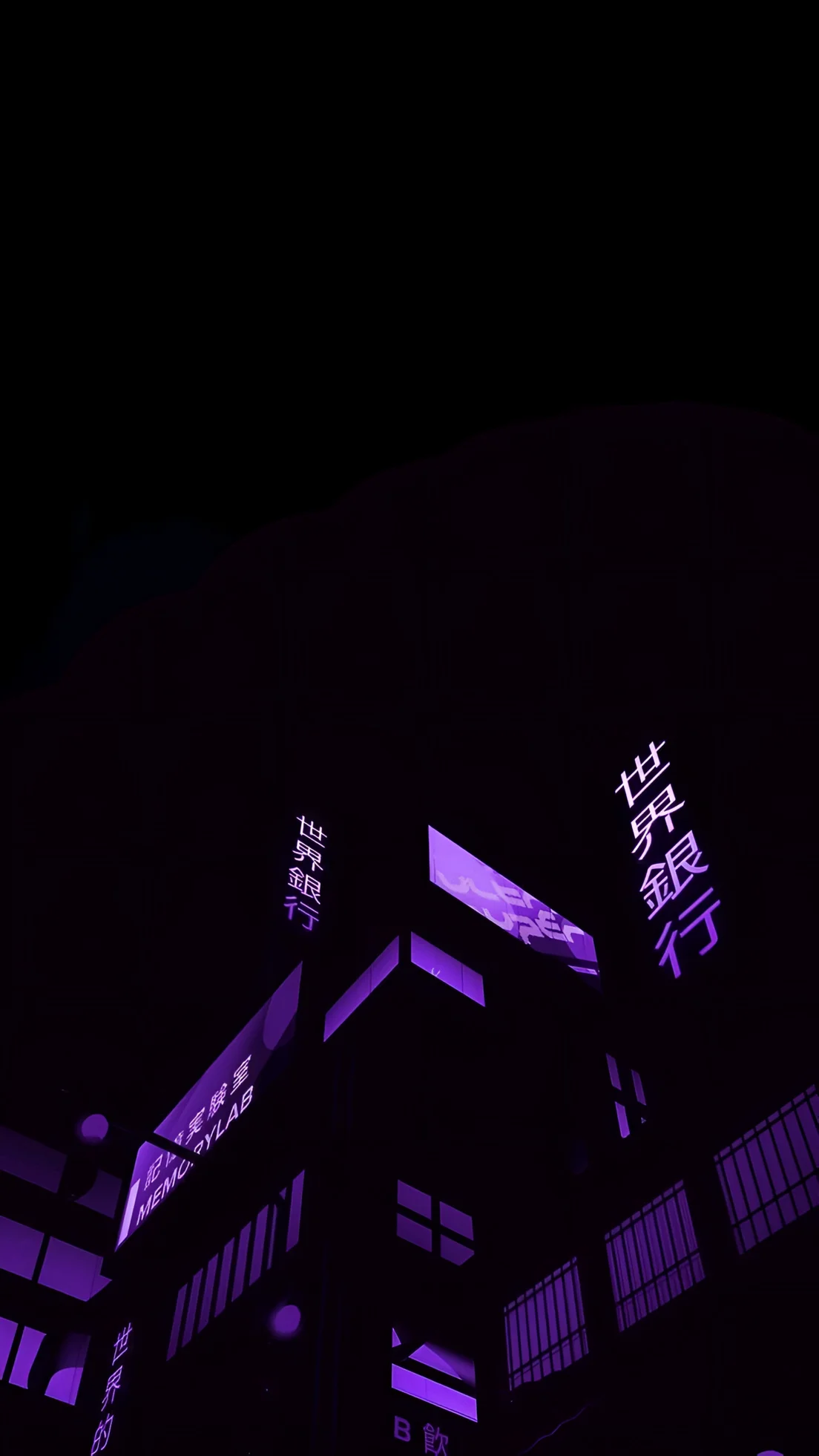 Tapet Cyberpunk Urban cu Neon Violet