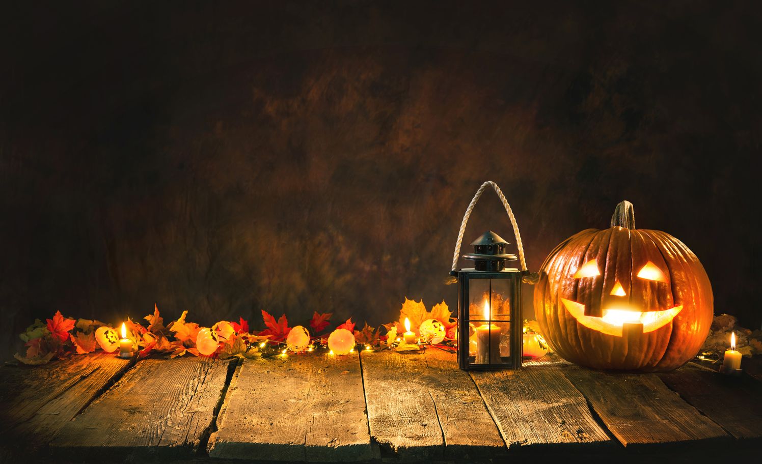 Halloween Pumpkin Lantern 4K Wallpaper
